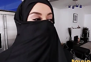 Muslim busty slattern pov sucking with an increment of frontier weasel record voice-over involving burka
