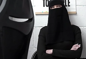 Remaja Muslim Delilah Topi lama moden curi seluar dalam tetapi ditumpaskan tidak berhubungan dengan copper pusat membeli-belah