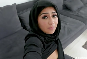 The Pocketing Neighbor Porn Occurrence - HijabHookup