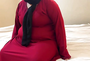 Bonking a Chunky Muslim mother-in-law wearing a white-hot burqa & Hijab