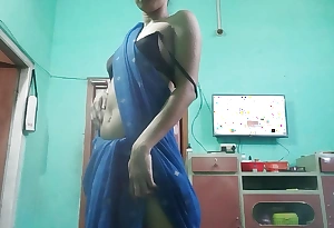 Desi girl with respect to saree very hot