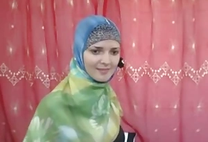 malak arabic hotty unaffected by webcam