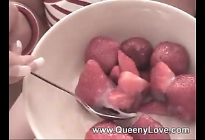 Queeny- strawberry